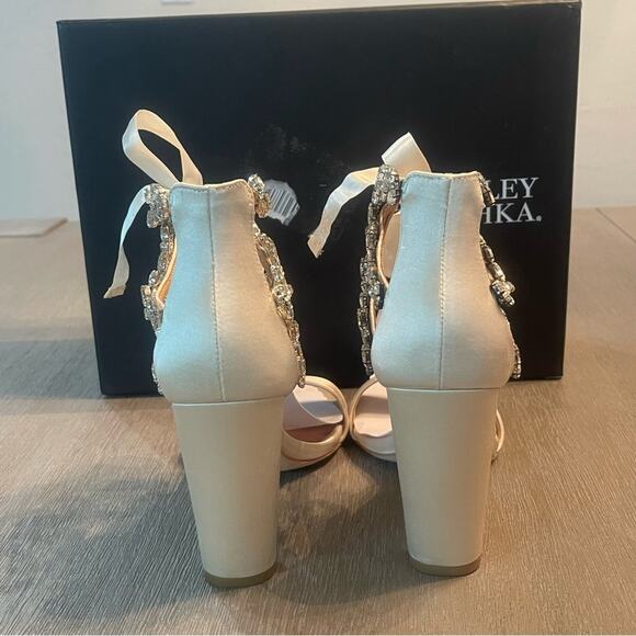 Badgley Mischka Ivory Satin Everafter Wedding Bridal Heel Sandal Size 5.5 - Picture 5 of 13